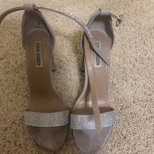 Steve Madden Light Grey Suede sandals